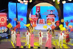 Art programme in Ho Chi Minh City celebrates success of election of deputies to National Assembly