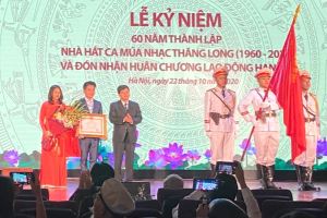 Thang Long Theater receives Third Class Labor Medal