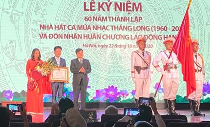 Thang Long Theater receives Third Class Labor Medal