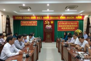 Winners of press award on Party building in Phu Yen honoured