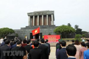 Delegates to 13th Party Congress of Central Agencies Bloc visit President Ho Chi Minh’s Mausoleum