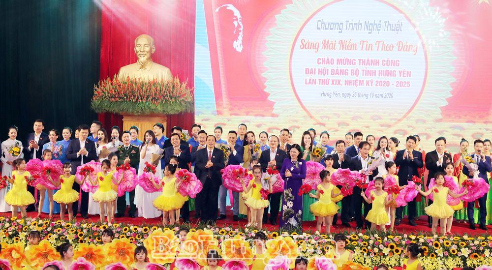 Art programme welcomes success of Party Congress (Source: daihoi13.dangcongsan.vn)