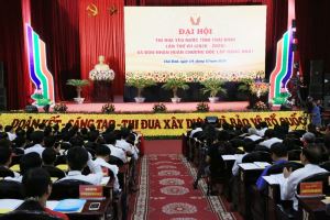 Vice President presents Independence Order to Thai Binh province