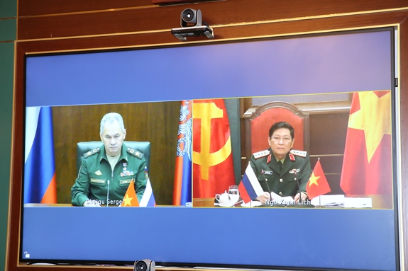 Defence Minister General Ngo Xuan Lich has held phone talks with his Russian counterpart General Sergey Shoigu (Source: qdnd.com.vn)
