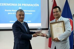 Mexican authors presented prizes of National External Information Service Awards