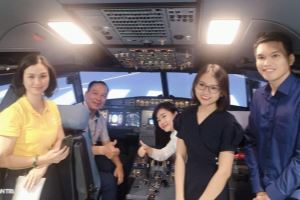 Visitors in Ho Chi Minh City eagerly experience pilot training tour