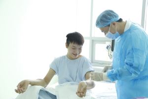 First simultaneous forearm transplant successfully conducted by Vietnamese doctors