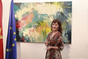 Paintings by Polish painter Marta Kisiliczyk on display in Hanoi