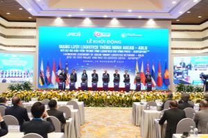 Vietnamese PM and his Singaporean counterpart launch ASEAN Smart Logistics Network