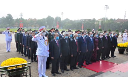 Paying tribute to President Ho Chi Minh on 90th anniversary of Vietnam Fatherland Front