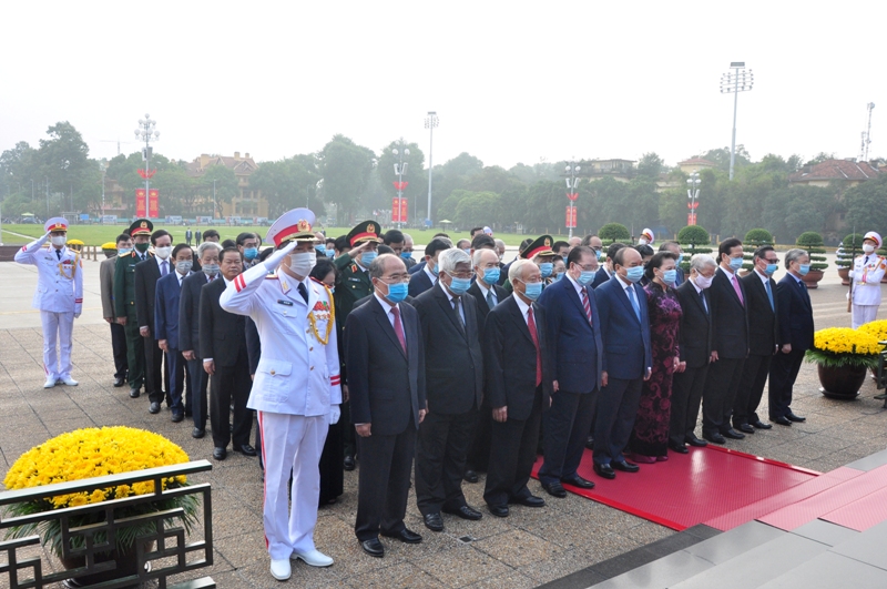 Party and State leaders pay tribute to President Ho Chi Minh (Source: bqllang.gov.vn)