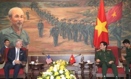 Defence minister Ngo Xuan Lich hosts US National Security Advisor
