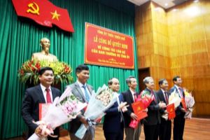 Thua Thien-Hue announces Decisions on personnel work