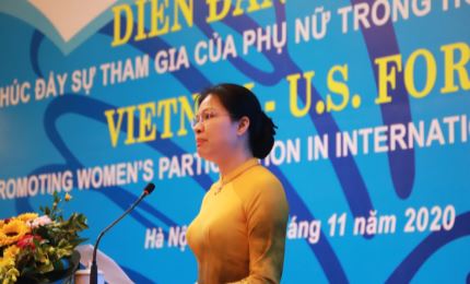 A Vietnam - U.S. Forum titled "Promoting Women's Participation in International Intergration" took place in Hanoi on November 24.