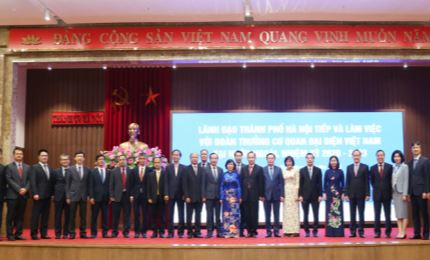 Strengthening diplomatic support and coordination with Hanoi