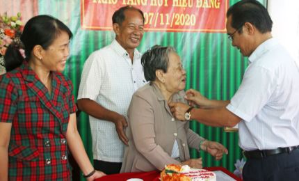 Presenting Party badges to Party members in Long An province