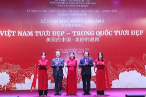 Exhibition praises the beauty of Vietnam and China