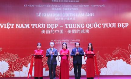 Exhibition praises the beauty of Vietnam and China