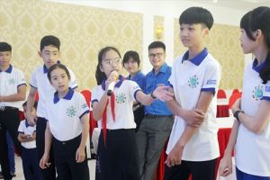 Nearly 100 children in Quang Tri attend forum with National Assembly deputies
