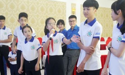 Nearly 100 children in Quang Tri attend forum with National Assembly deputies