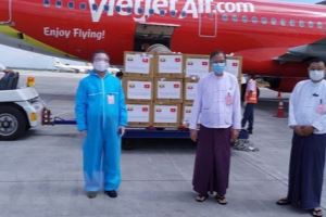 Vietnam continues donating 35,000 medical face masks to Myanmar