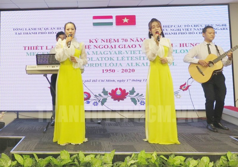 Arts performance at the event (Source: thanhuytphcm.vn)