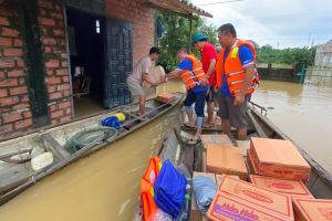 Vietnam granted about 25 million USD of international aid for central flood victims