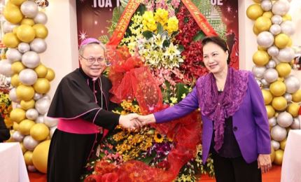 Top legislator offered Christmas greetings to Catholic dignitaries, priests, and followers in Hue