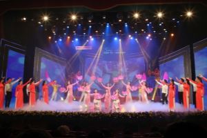 Special arts performance welcomes 13th National Party Congress