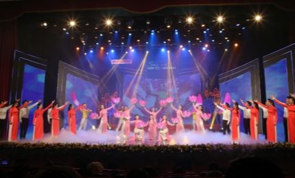 Special arts performance welcomes 13th National Party Congress