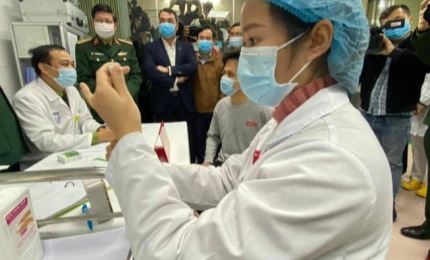 Additional 17 volunteers receive Vietnam COVID-19 vaccine shots