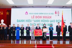The Vietnam Bank for Social Policies awarded “Labour Hero in Renewal Period” title