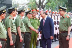 Prime Minister Nguyen Xuan Phuc attends 76th national public security conference