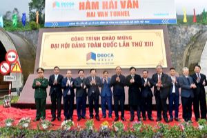 Deputy PM Trinh Dinh Dung attends inauguration of Hai Van 2 road tunnel