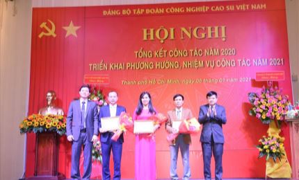 Vietnam Rubber Group pays attention to develop party among workers