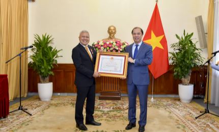 Indonesian Ambassador Ibnu Hadi receives Vietnam Government's Friendship Order