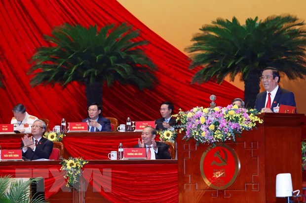 Permanent deputy head of the Organisation Commission Nguyen Thanh Binh announces the list of the members of the 13th Party Central Committee (Photo: VNA)