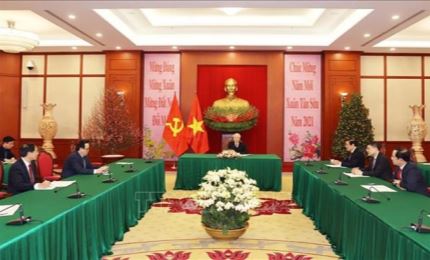 Vietnamese, Cuban Party leaders hold phone talks