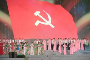 Special art programme celebrates success of 13th National Party Congress