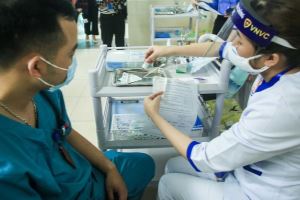 Hanoi starts COVID-19 vaccination for frontline staff