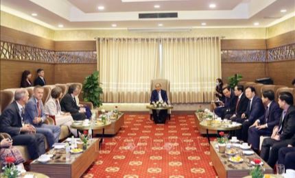 PM Nguyen Xuan Phuc receives int’l development partners on sidelines of Mekong Delta conference