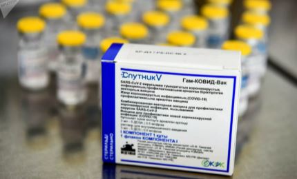 Russia presents Vietnam with thousands of COVID-19 vaccine doses