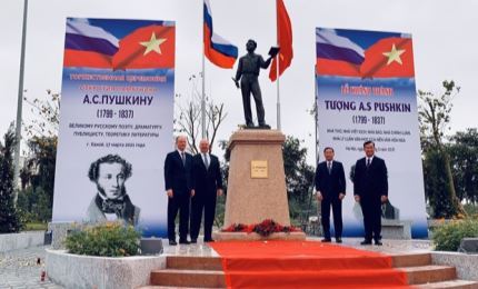 Statue of great Russian poet Pushkin inaugurated in Hanoi