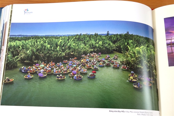The book introduces Vietnam's landscape (Source:  baovanhoa.vn)
