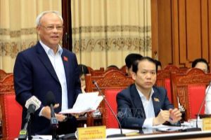 NA inspection teams work with election committees of Thai Binh, Quang Tri
