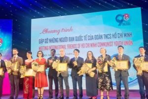 Foreigners with contributions to youth-related affairs honoured