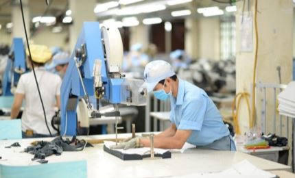 Forbes: Vietnam textile industry combats pandemic with PPE switch