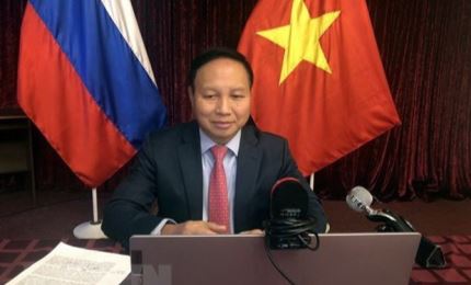 Russia confers friendship order to Vietnamese officials