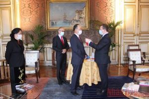 Vietnamese Ambassador to France receives French State’s National Order