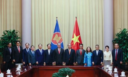 State President Nguyen Xuan Phuc welcomes ASEAN diplomats in Hanoi